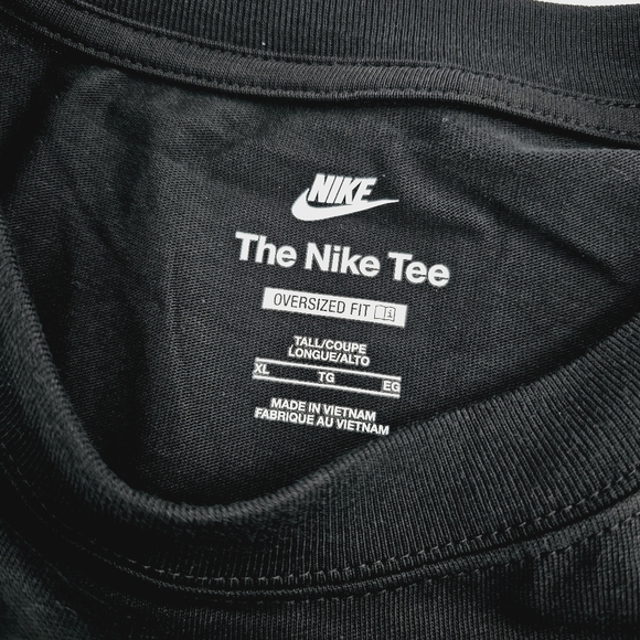The Nike Tee Sportswear Graphic Oversized Fit Top - Picture 8 of 9
